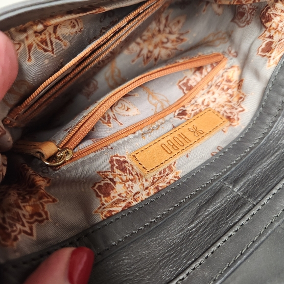 hobo grey leather distressed crossbody purse bag small compact minimalist - Picture 5 of 13